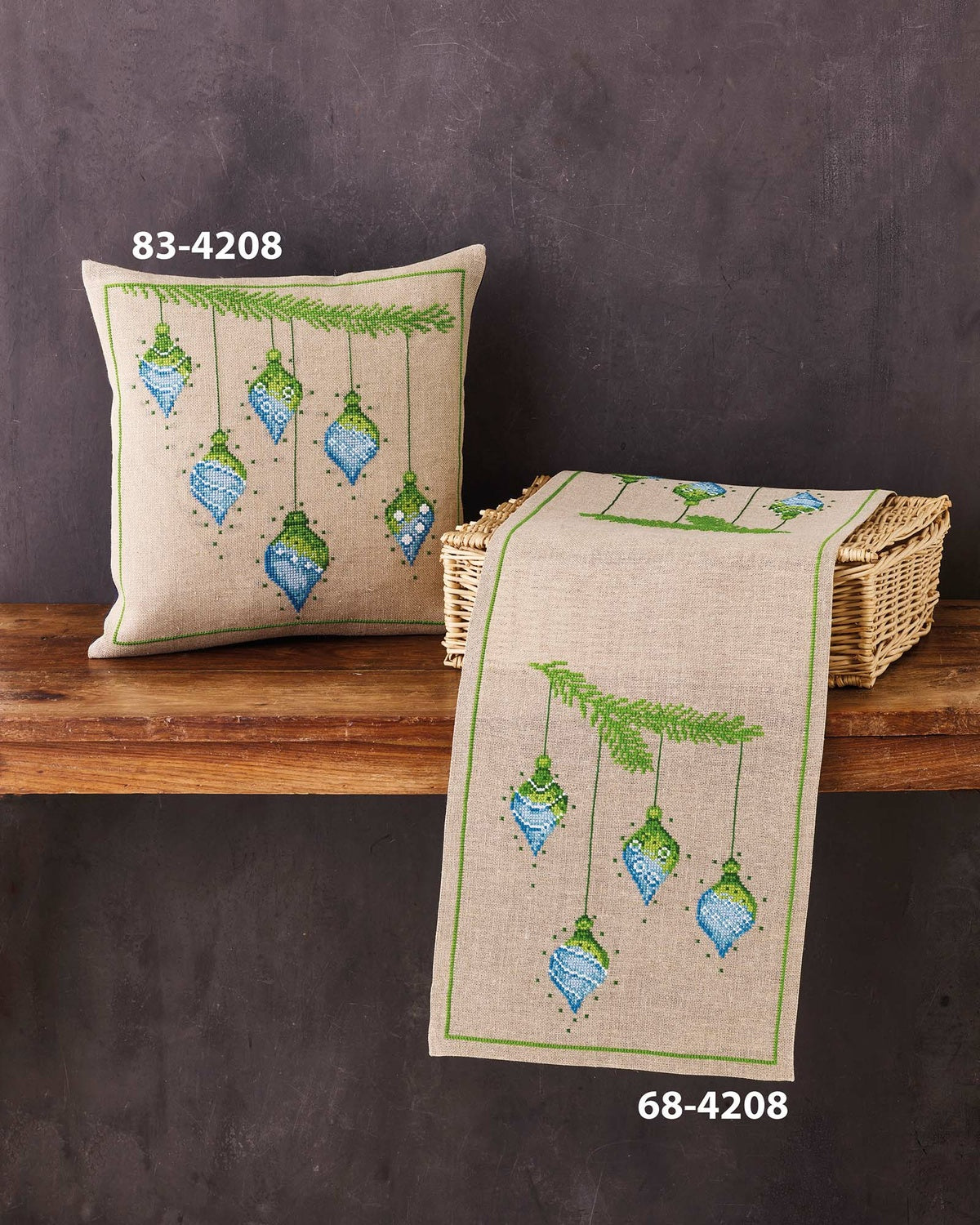 83-4208 Julgranskulor kudde