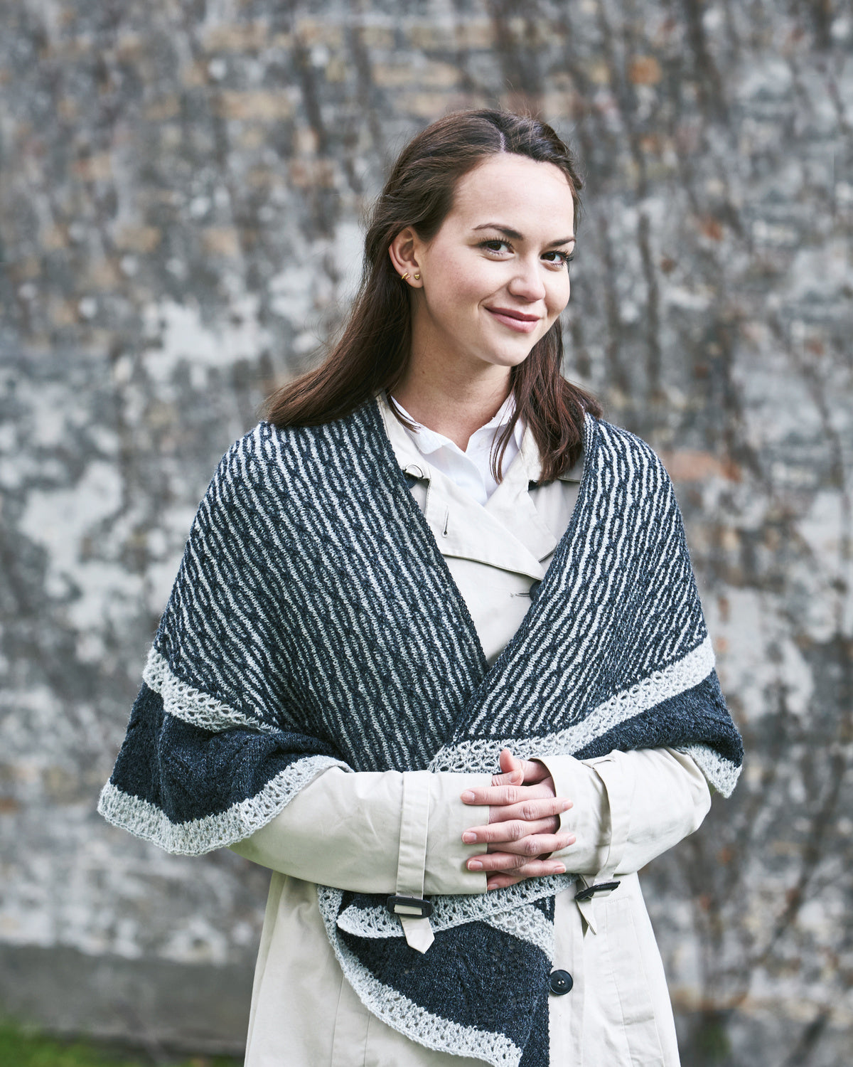 893602 Vävstickad sjal